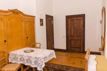 Фото номера Трехместный номер Гостевой дом Ēdoles Pils г. Эдоле 3